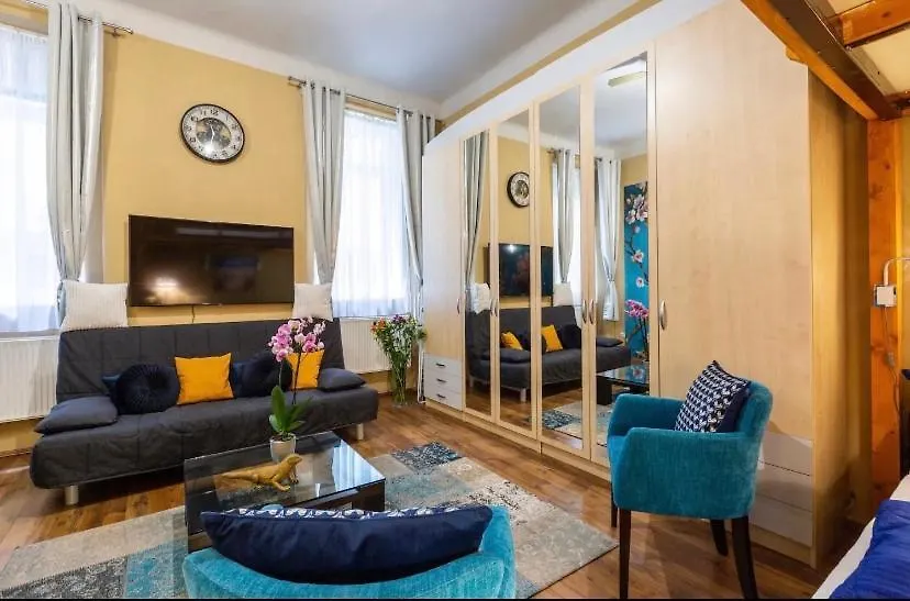 Cherry Blossom Designer Apartment In The Center With Free Parking Budapest